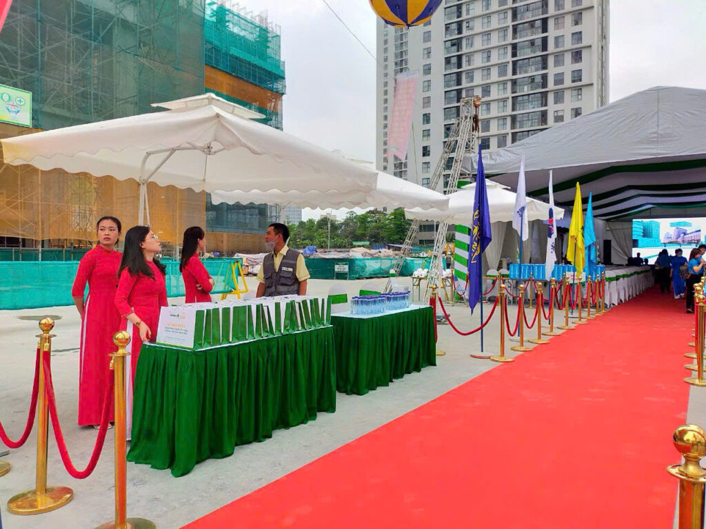 Khởi công