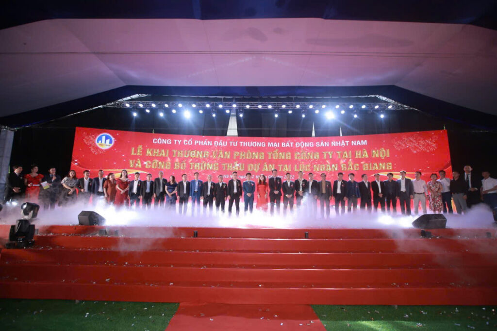 Khởi công
