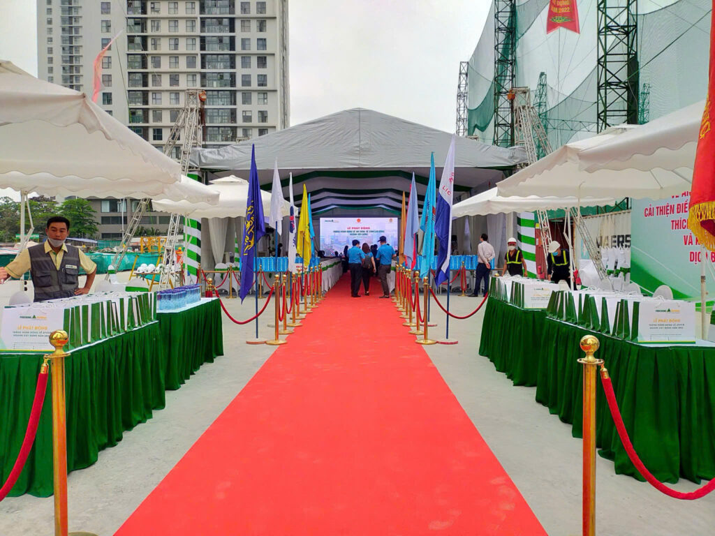 Khởi công
