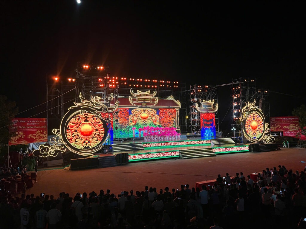 Sân khấu nhà vòm