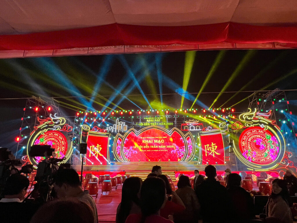 Sân khấu nhà vòm