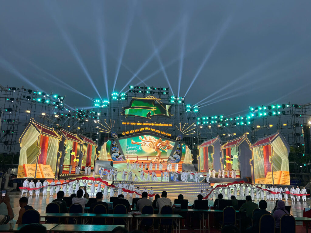 Sân khấu lễ hội